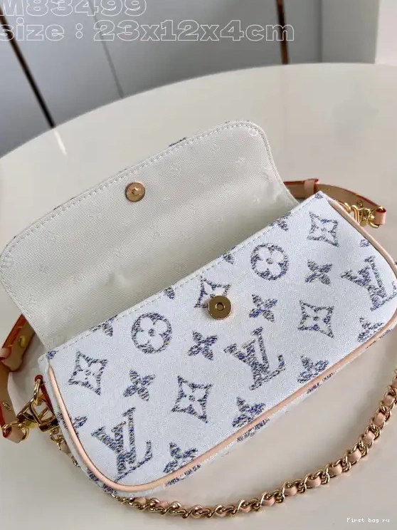 First bag ru LOUIS VUITTON on Wallet Chain Ivy-23.5*12*4.3cm 0630